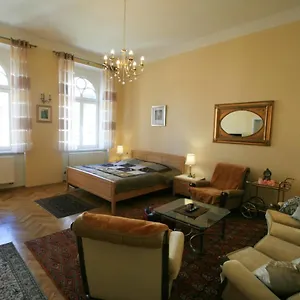 Apartment No. 20 Jaltska 3