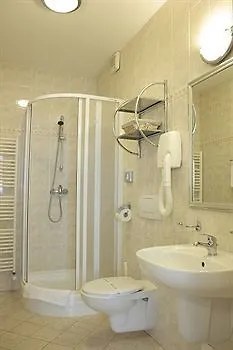 Hotel Pod Vezi Prag 4*,